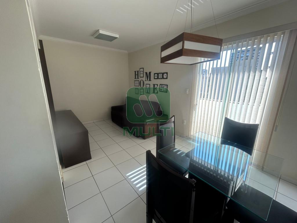 Apartamento à venda com 2 quartos, 67m² - Foto 3