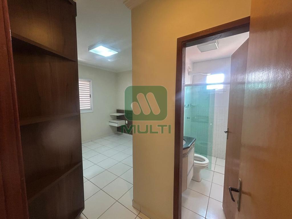 Apartamento à venda com 2 quartos, 67m² - Foto 11