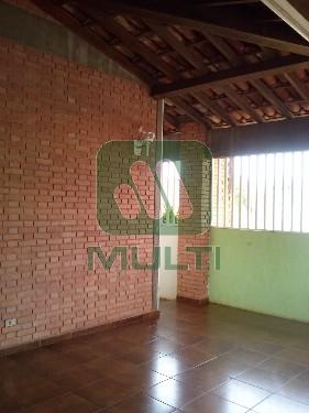 Casa à venda com 6 quartos, 220m² - Foto 2