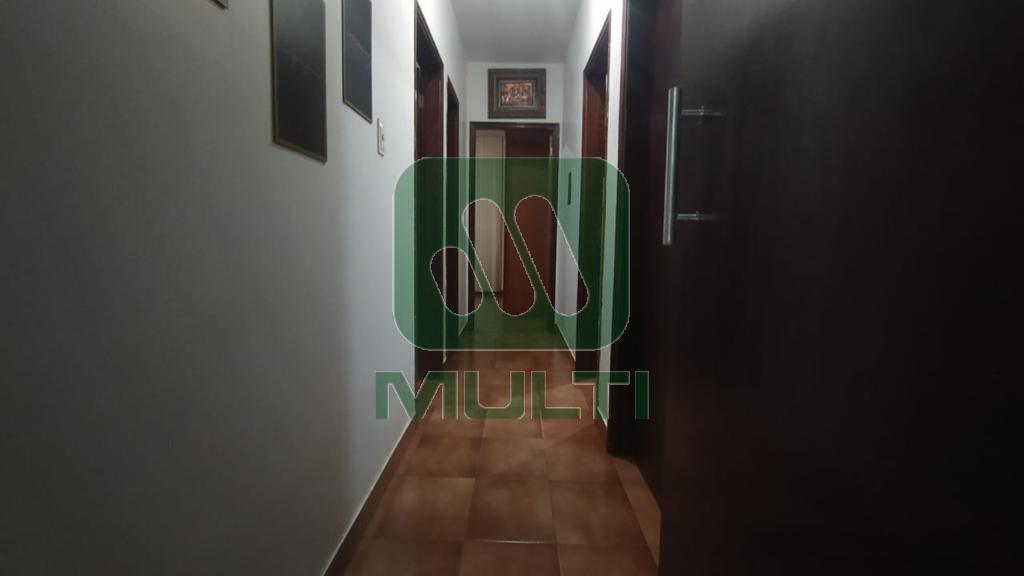 Casa à venda com 3 quartos, 186m² - Foto 3