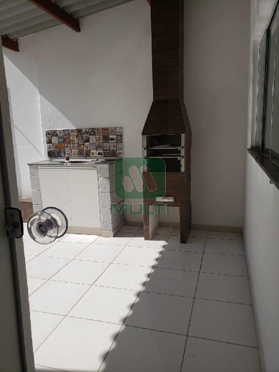 Casa à venda com 3 quartos, 105m² - Foto 2