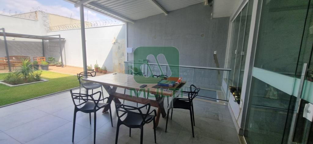 Casa à venda com 3 quartos, 325m² - Foto 19