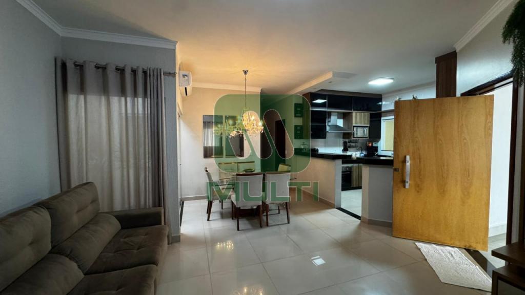 Casa à venda com 3 quartos, 195m² - Foto 1