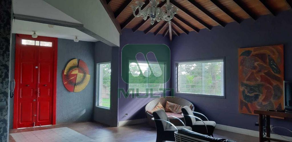 Casa à venda com 4 quartos, 450m² - Foto 1