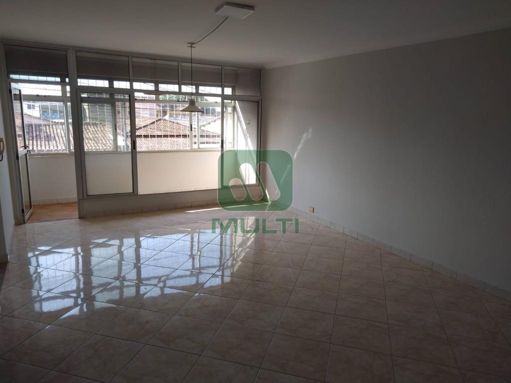 Apartamento à venda com 3 quartos, 140m² - Foto 2