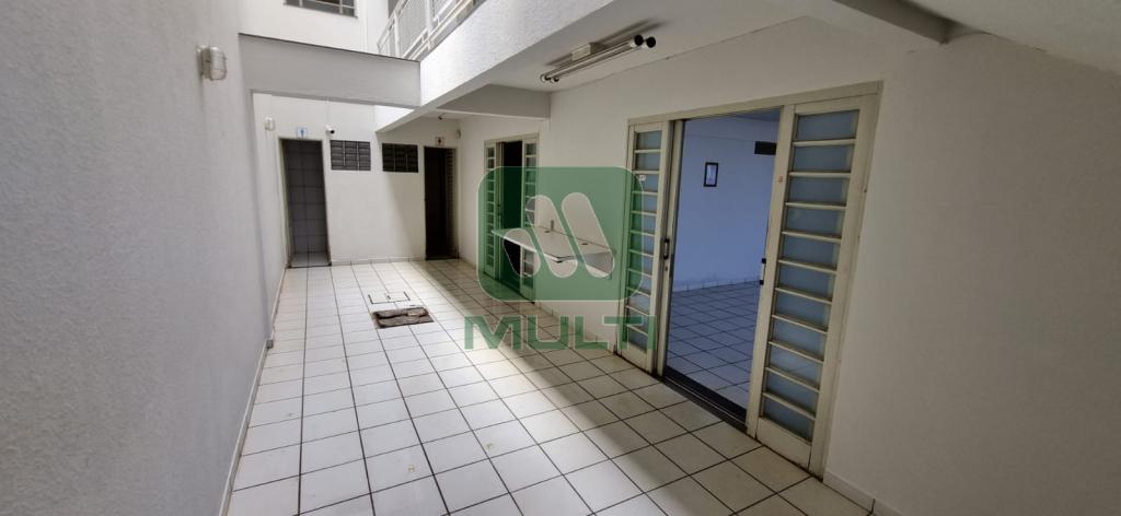 Prédio Inteiro à venda com 1 quarto, 248m² - Foto 4