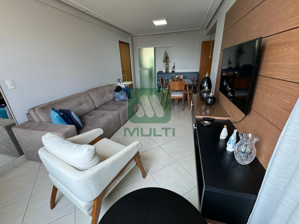 Apartamento à venda com 3 quartos, 98m² - Foto 1