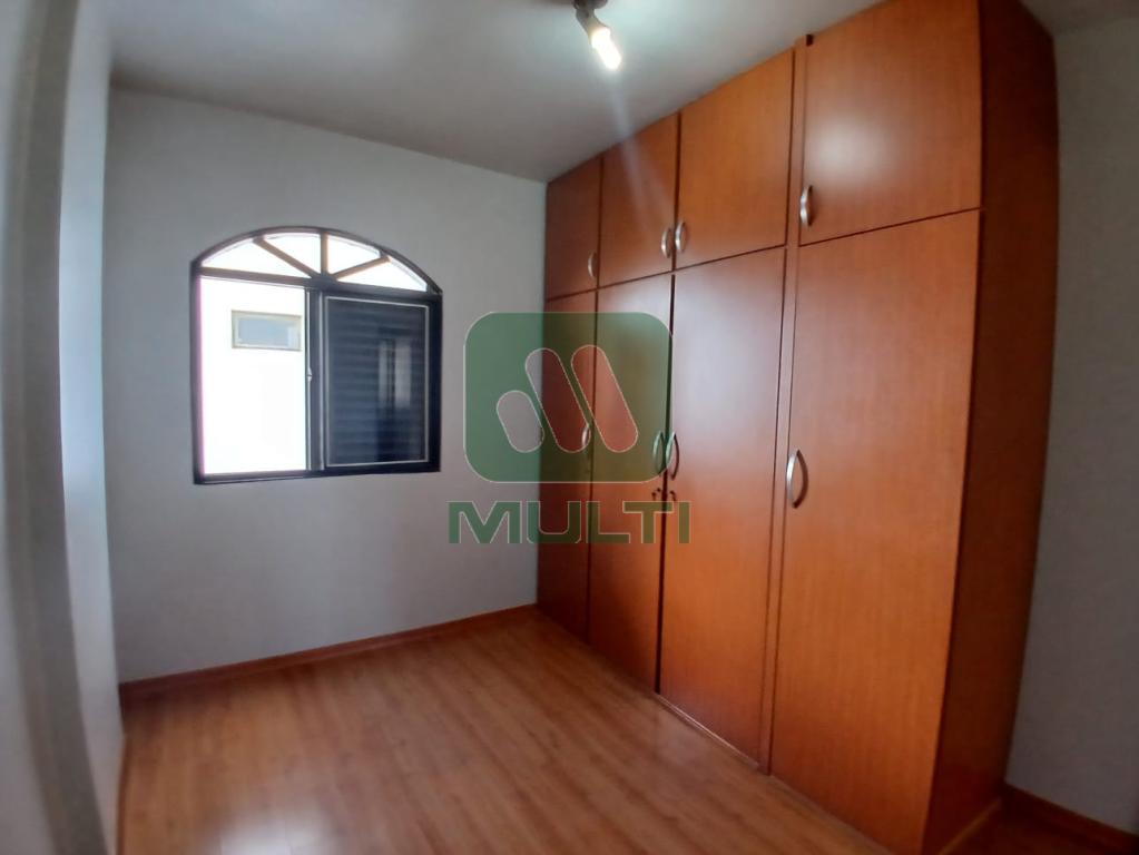 Apartamento à venda com 2 quartos, 70m² - Foto 11