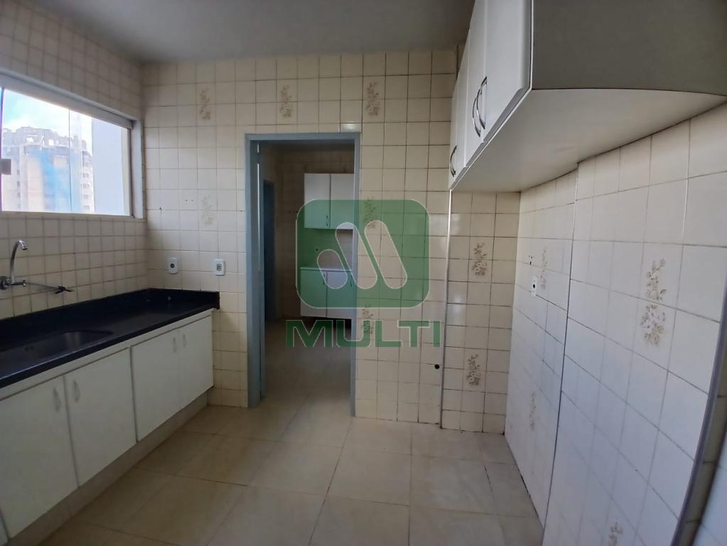 Apartamento à venda com 2 quartos, 70m² - Foto 12