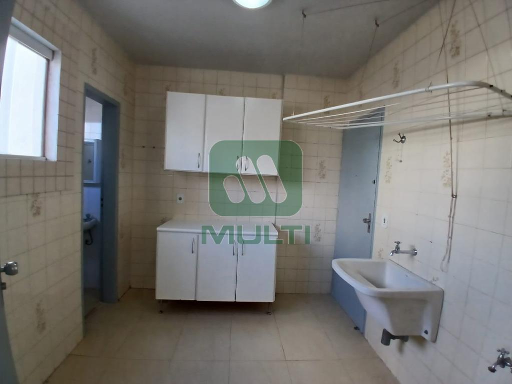 Apartamento à venda com 2 quartos, 70m² - Foto 15