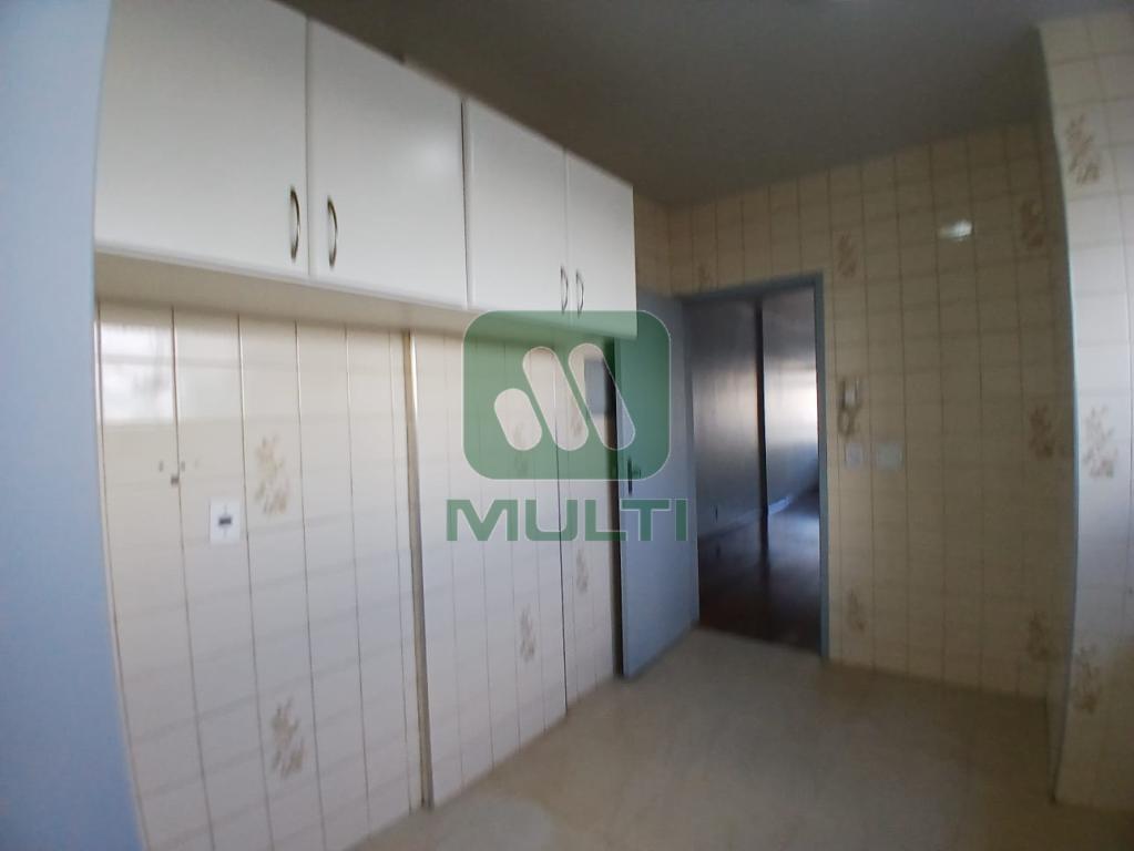 Apartamento à venda com 2 quartos, 70m² - Foto 18