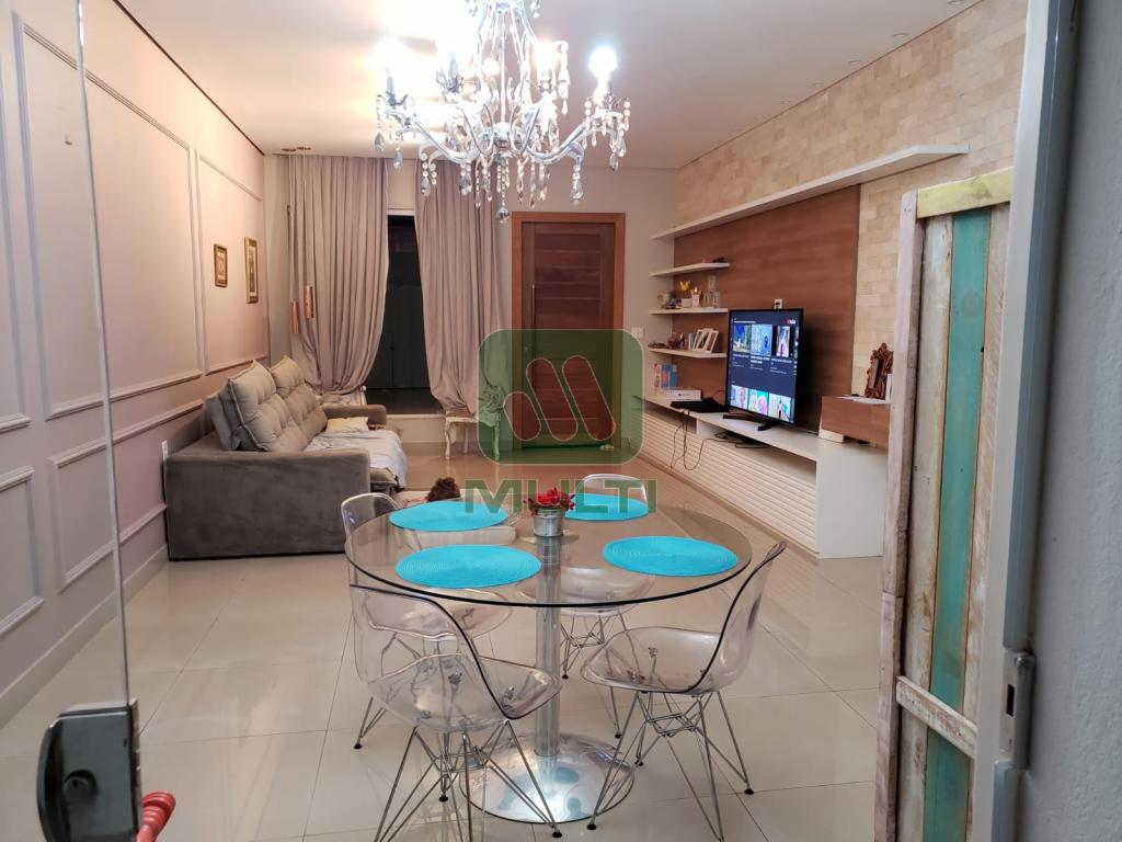 Casa à venda com 4 quartos, 217m² - Foto 2