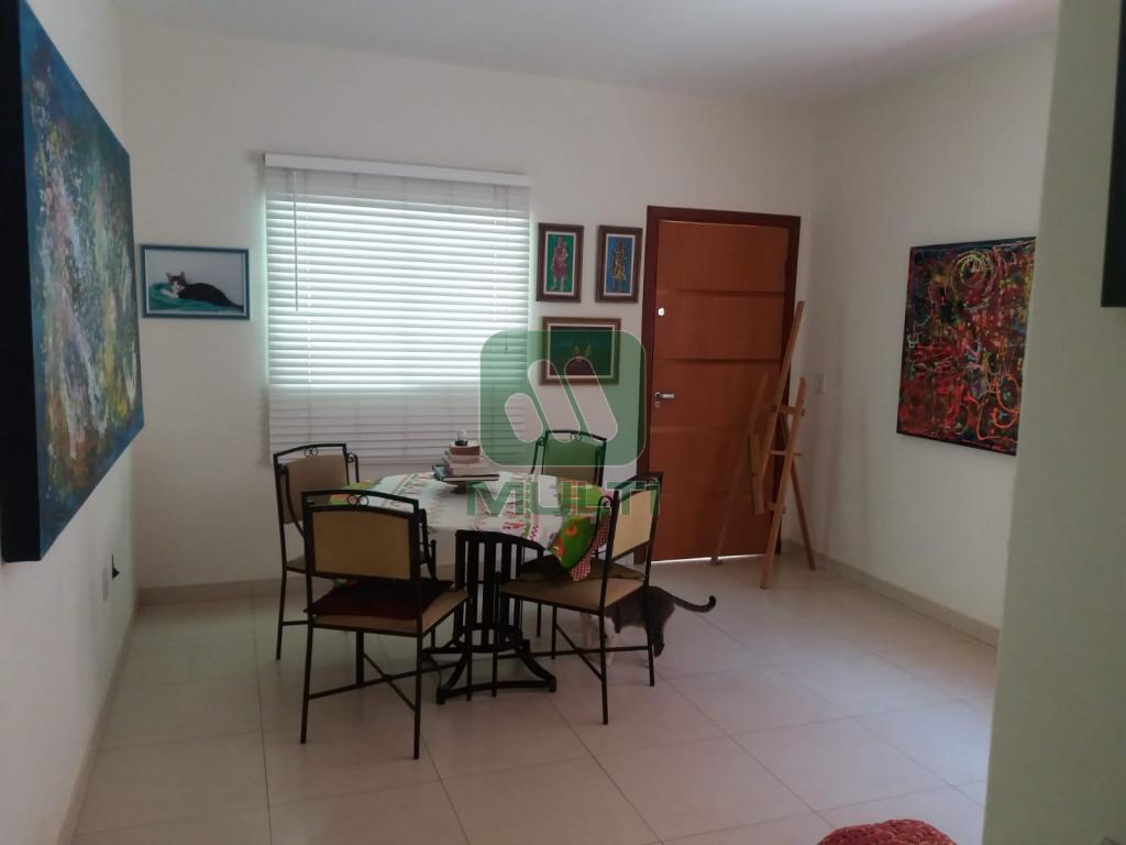 Casa à venda com 3 quartos, 120m² - Foto 2