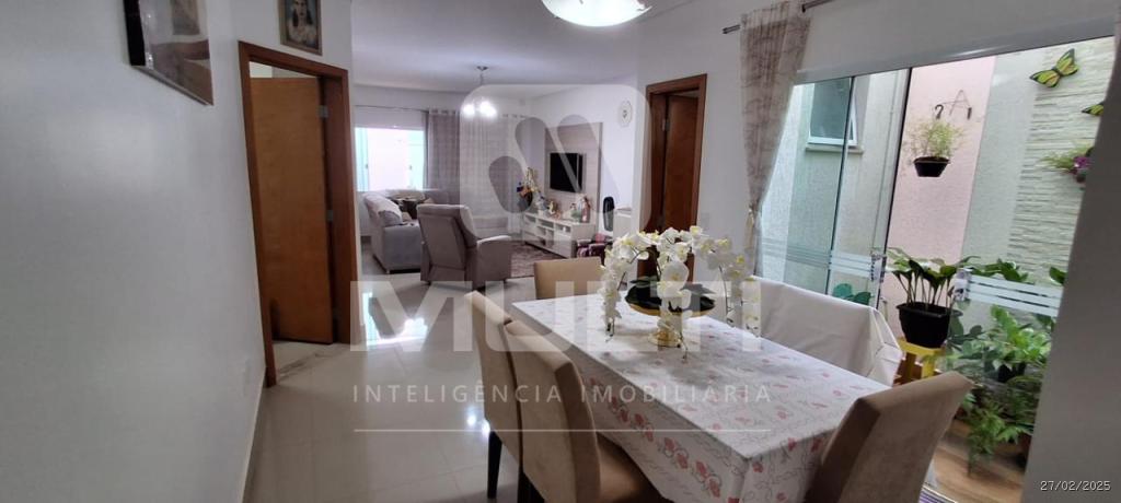Casa à venda com 3 quartos, 160m² - Foto 1