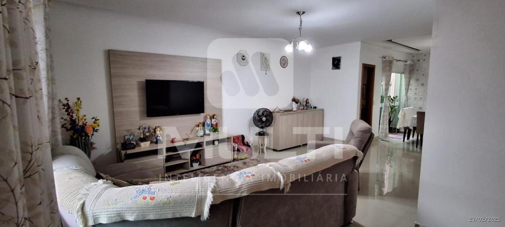 Casa à venda com 3 quartos, 160m² - Foto 2