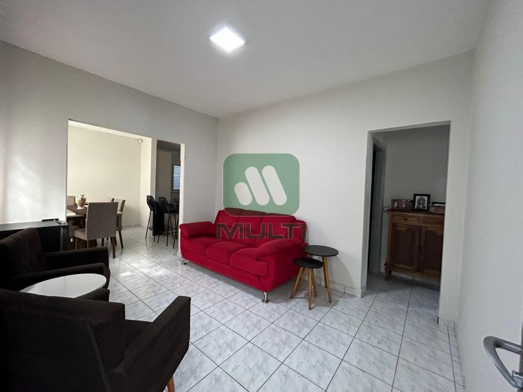 Casa à venda com 3 quartos, 127m² - Foto 1