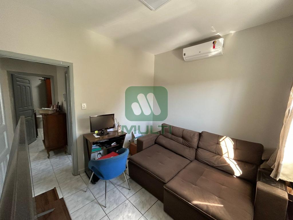 Casa à venda com 3 quartos, 127m² - Foto 11