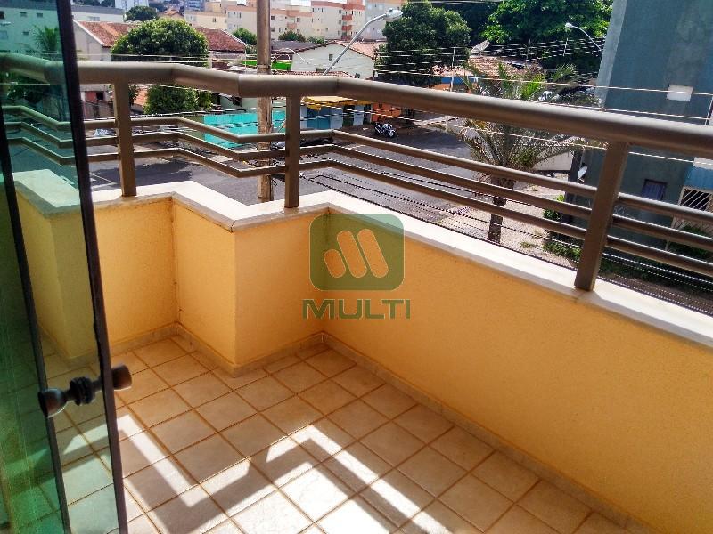 Apartamento à venda com 3 quartos, 87m² - Foto 2