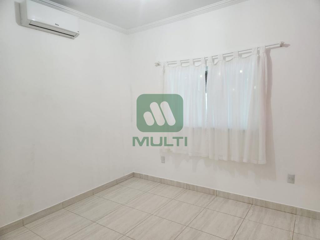 Casa à venda com 2 quartos, 190m² - Foto 8