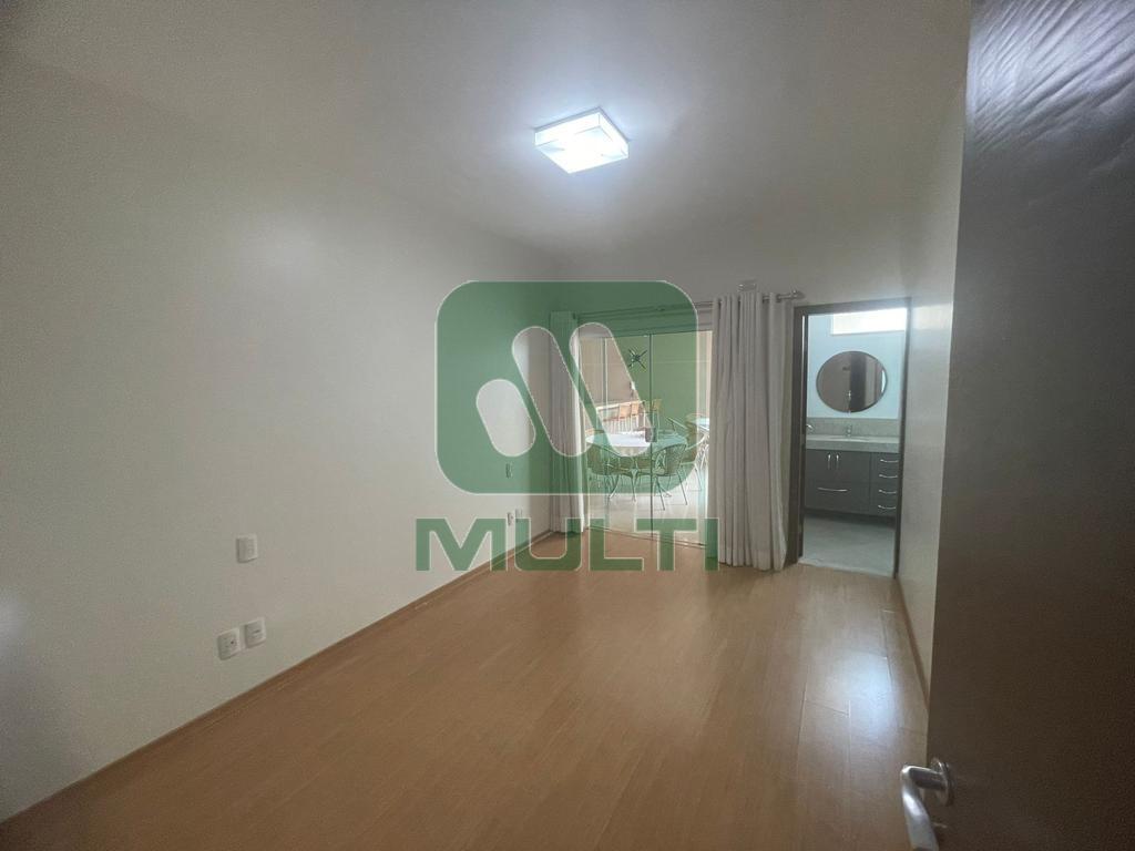 Casa à venda com 3 quartos, 250m² - Foto 8