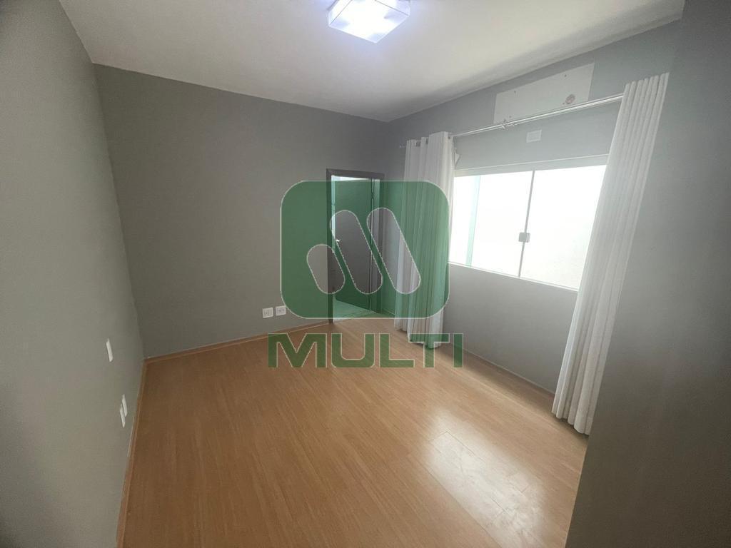 Casa à venda com 3 quartos, 250m² - Foto 9