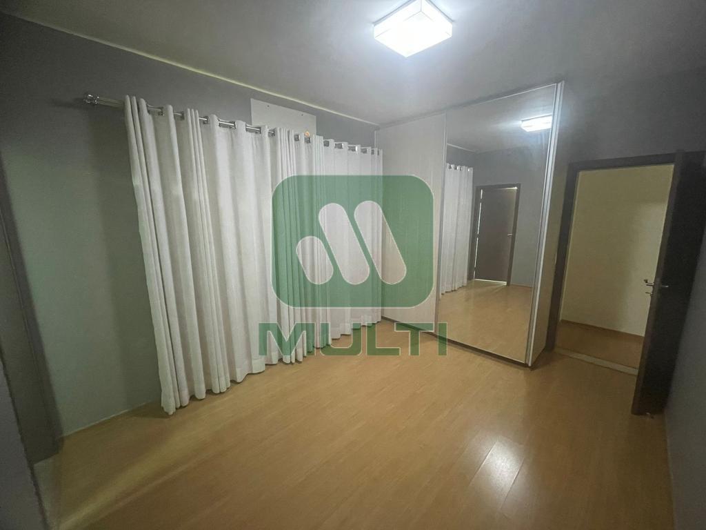 Casa à venda com 3 quartos, 250m² - Foto 10