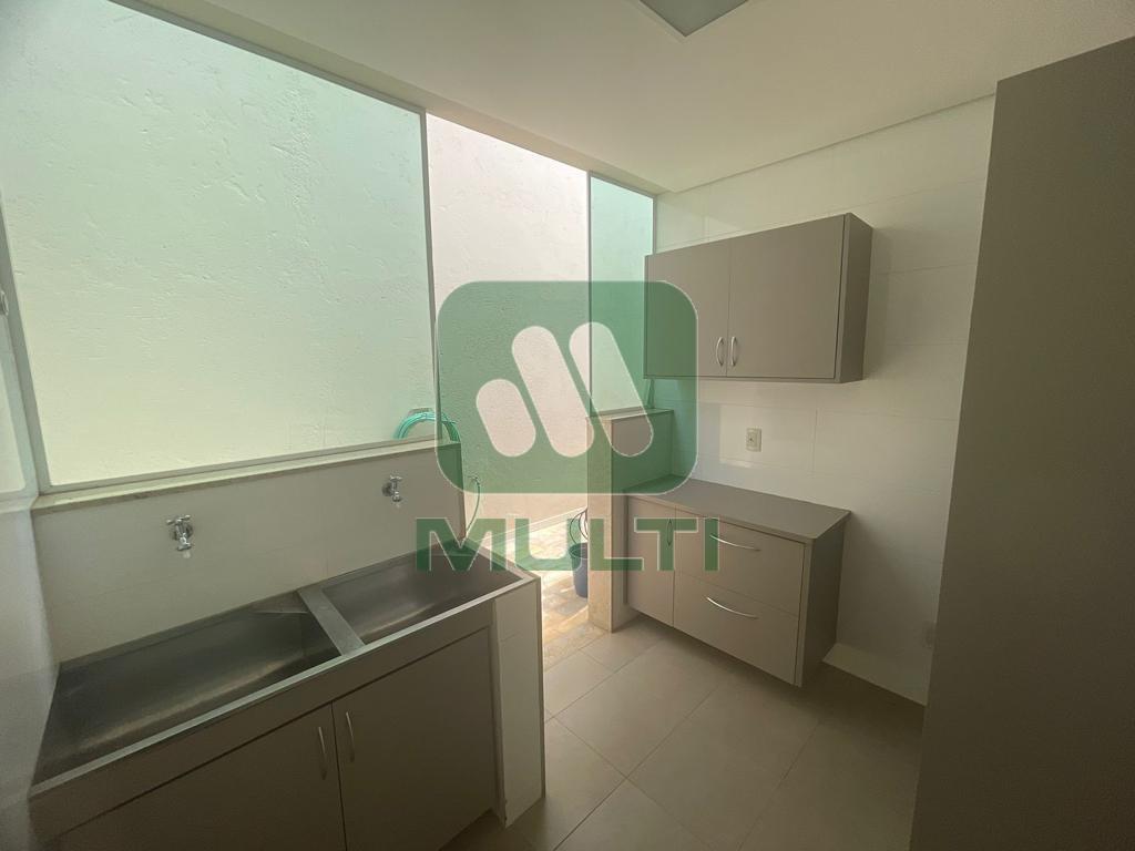 Casa à venda com 3 quartos, 250m² - Foto 16