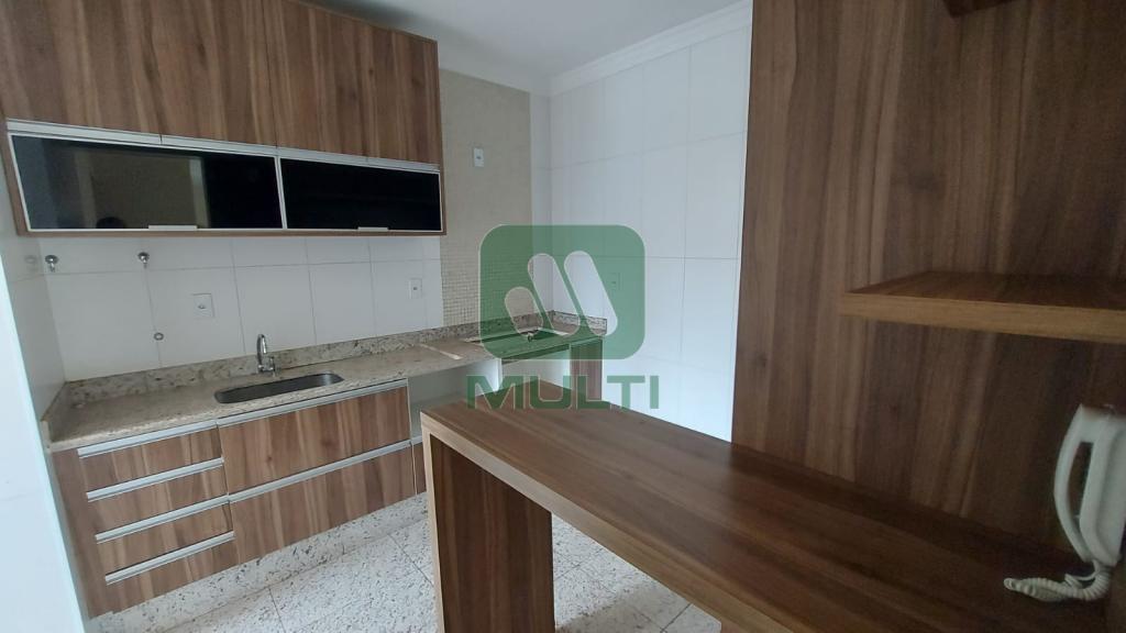 Apartamento à venda com 3 quartos, 100m² - Foto 3