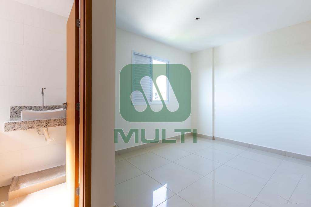 Apartamento à venda com 2 quartos, 68m² - Foto 3