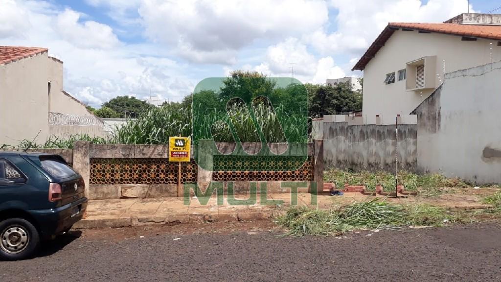 Terreno à venda com 1 quarto, 630m² - Foto 2