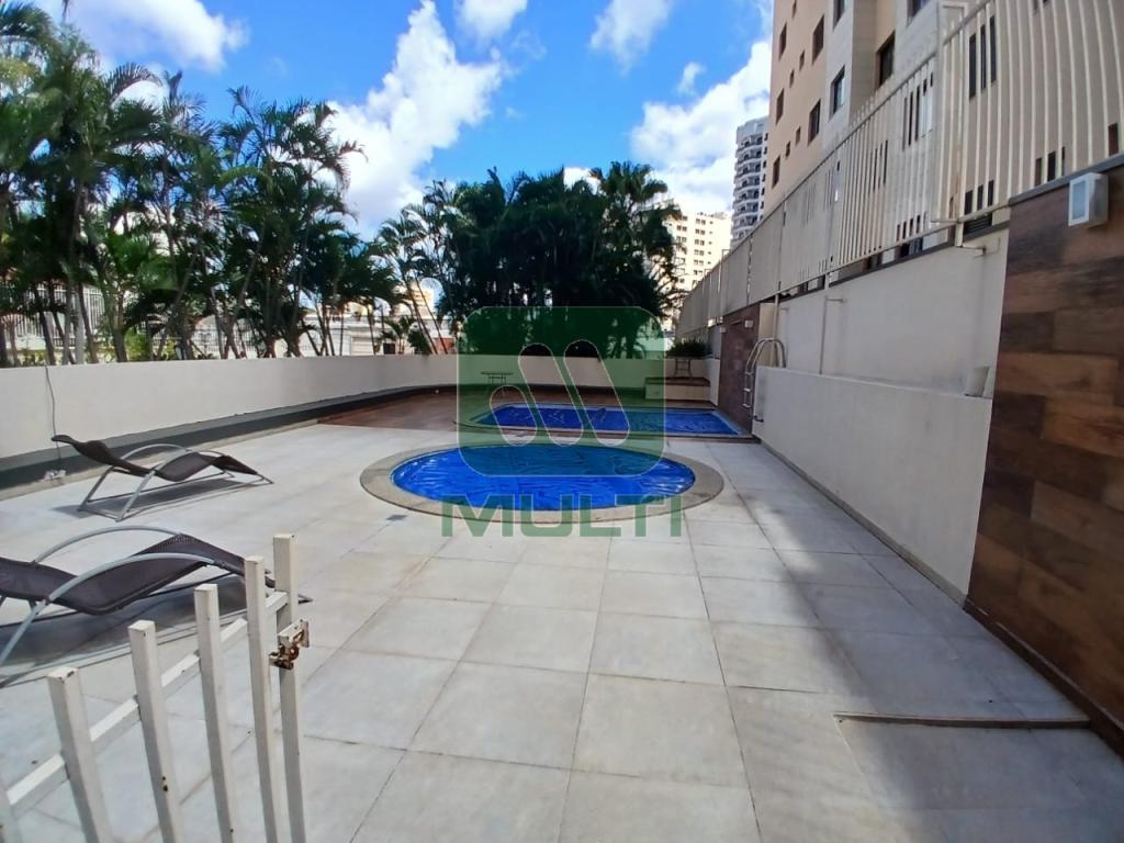 Apartamento à venda com 3 quartos, 160m² - Foto 2