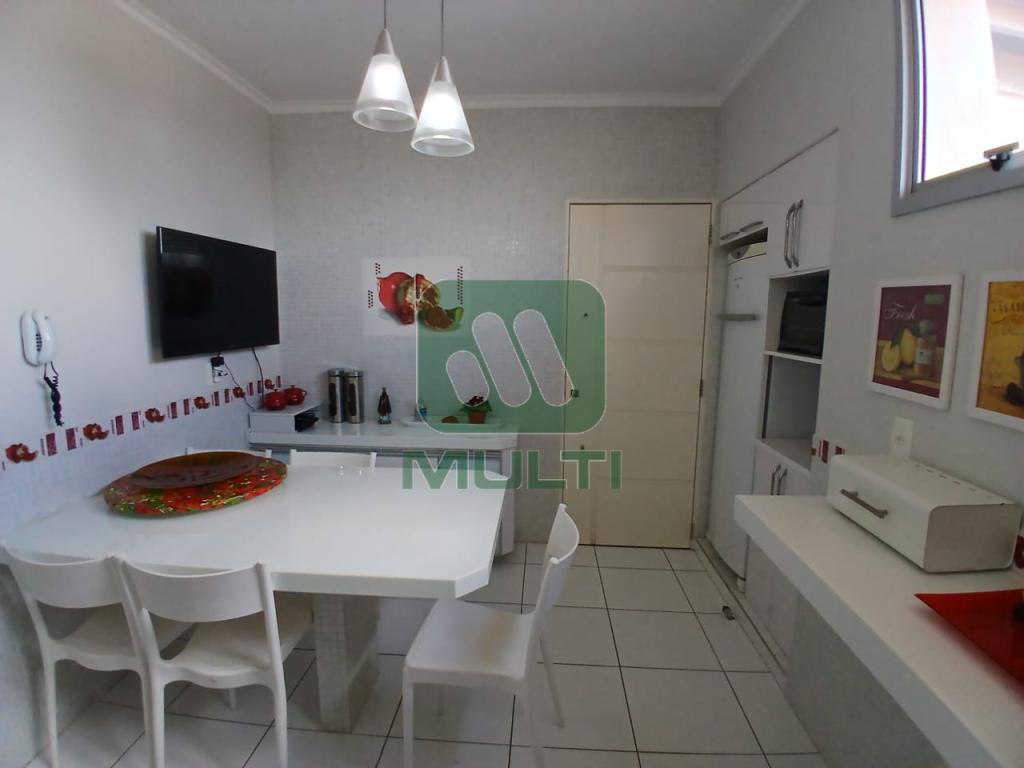 Apartamento à venda com 3 quartos, 160m² - Foto 8