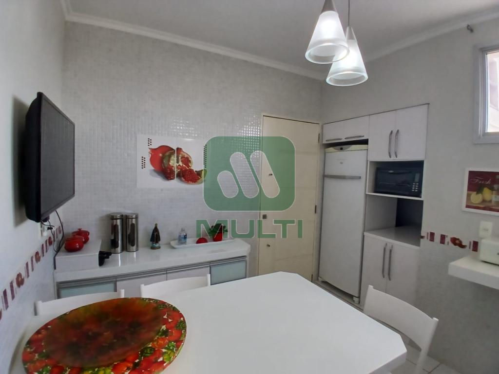 Apartamento à venda com 3 quartos, 160m² - Foto 11