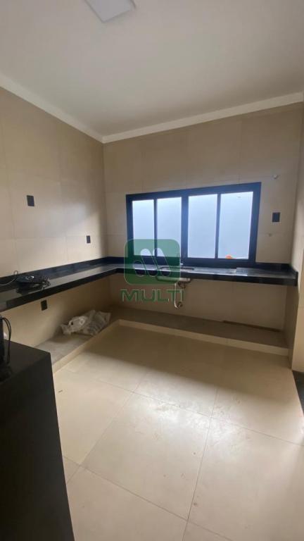 Casa à venda com 3 quartos, 170m² - Foto 3