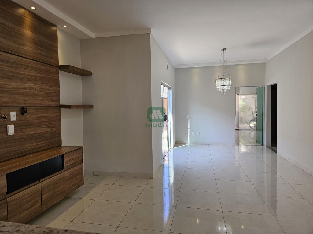 Casa à venda com 3 quartos, 200m² - Foto 1