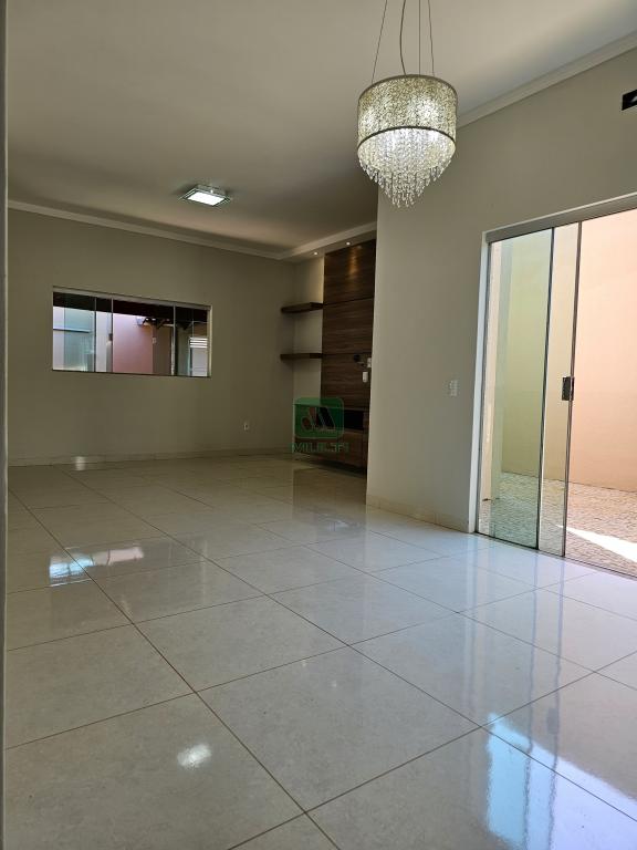 Casa à venda com 3 quartos, 200m² - Foto 2