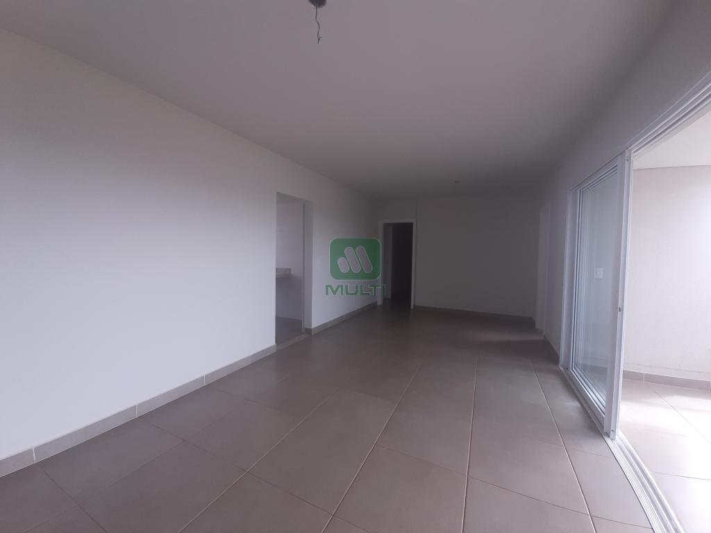 Apartamento à venda com 3 quartos, 136m² - Foto 1