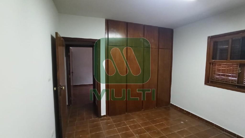 Casa à venda com 3 quartos, 298m² - Foto 3