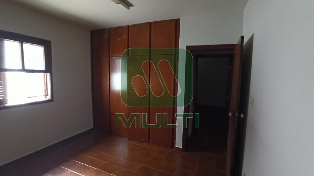 Casa à venda com 3 quartos, 298m² - Foto 5