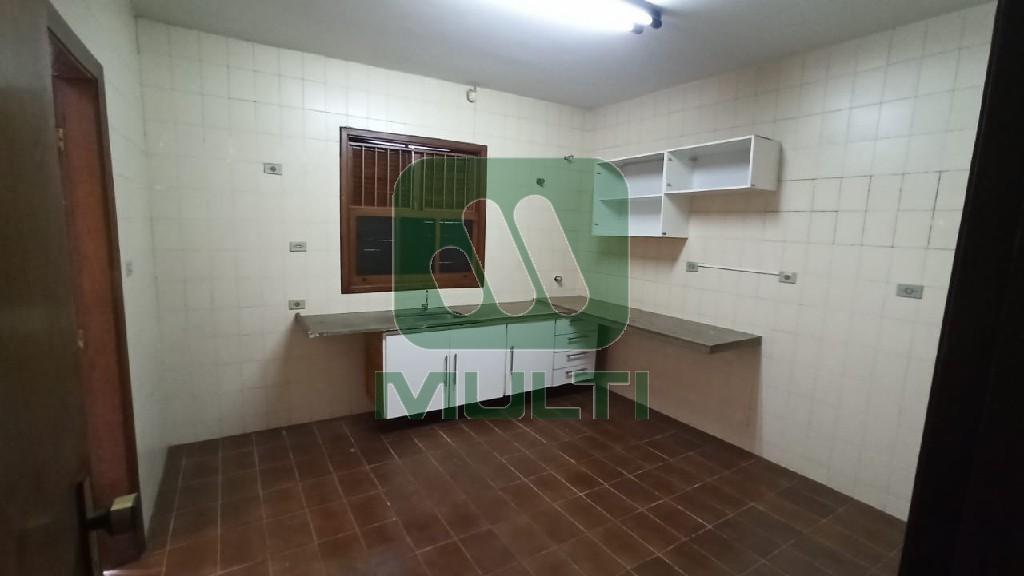 Casa à venda com 3 quartos, 298m² - Foto 10