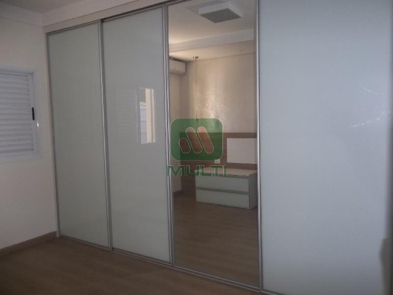 Casa à venda com 3 quartos, 184m² - Foto 1