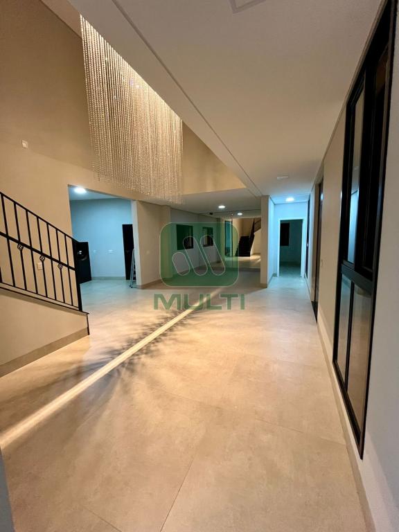 Casa de Condomínio à venda com 4 quartos, 303m² - Foto 2