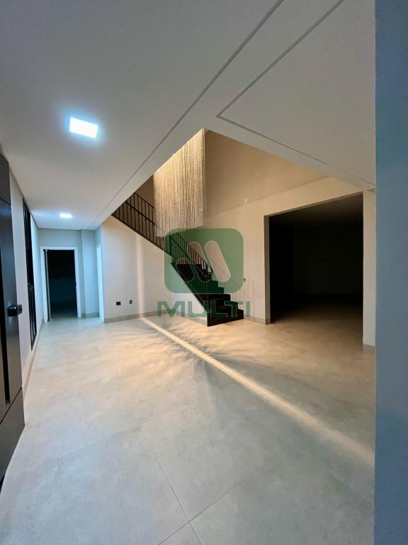 Casa de Condomínio à venda com 4 quartos, 303m² - Foto 4