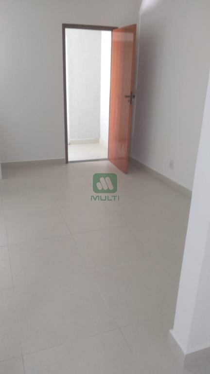 Casa à venda com 3 quartos, 110m² - Foto 2