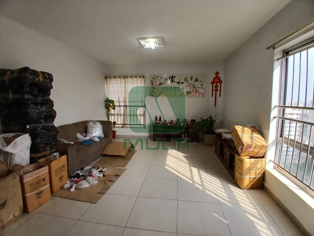 Apartamento à venda com 3 quartos, 170m² - Foto 2