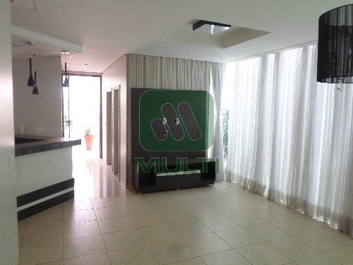 Casa à venda com 3 quartos, 210m² - Foto 2