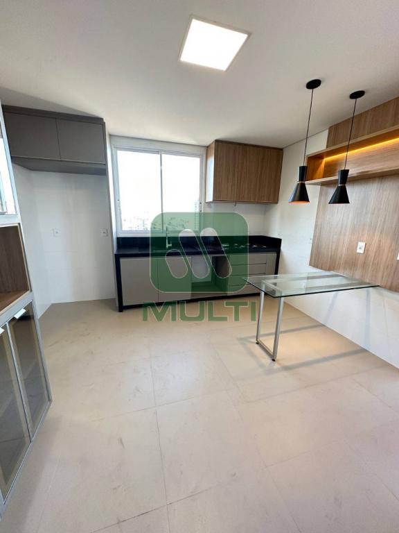 Cobertura à venda com 4 quartos, 250m² - Foto 2