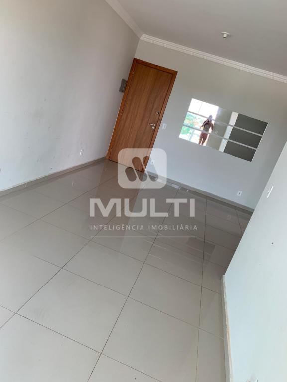 Apartamento à venda com 2 quartos, 60m² - Foto 2