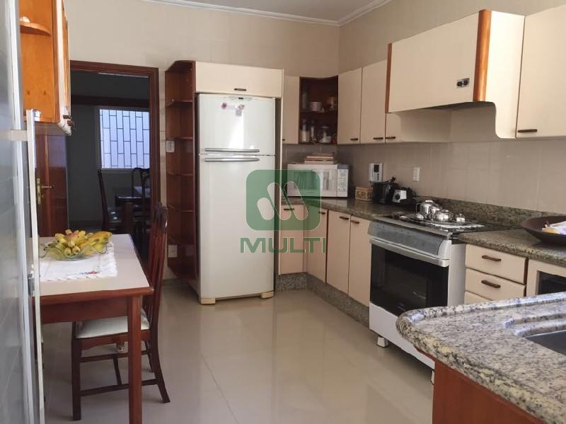 Casa à venda com 3 quartos, 240m² - Foto 16