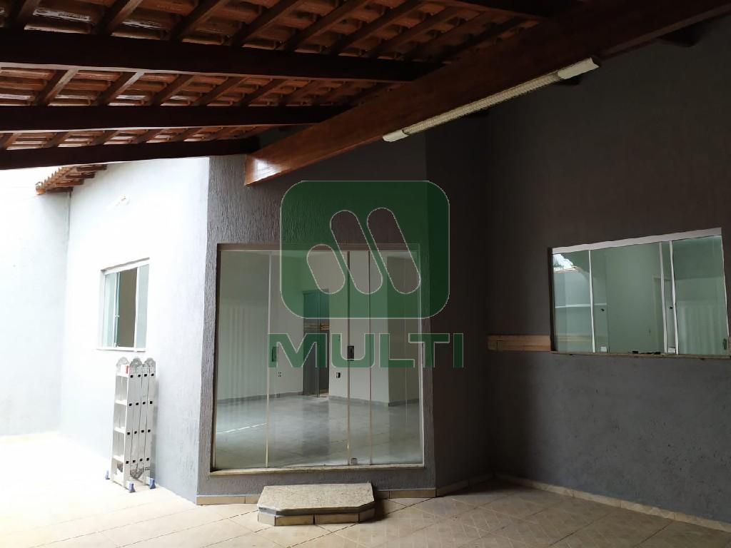 Casa à venda com 3 quartos, 220m² - Foto 2